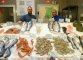 Gigi e Moreno, detti i Rosci, con il loro banco del pesce al mercato di via Baccina a Monti