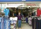 Il signor Marco e il suo banco di abbigliamento al Mercato Casilino 23