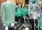 Banco di abbigliamento per signora e accessori al mercato Macao